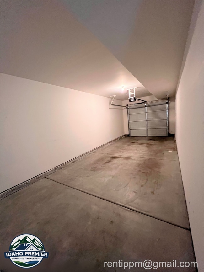 Building Photo - 8834 W Pine Valley Ln
