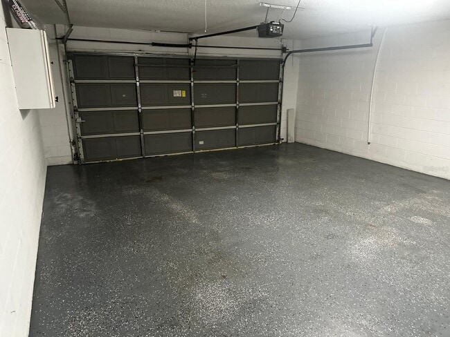 Building Photo - 2652 Hawthorne Ln