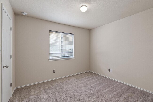 Building Photo - 15012 Parrish Ln