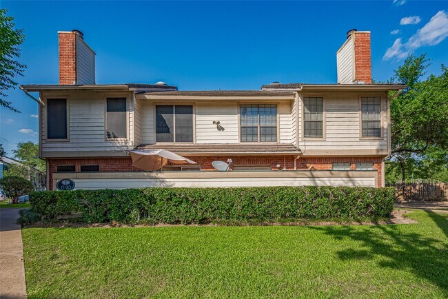 Building Photo - 2211 S Kirkwood Rd