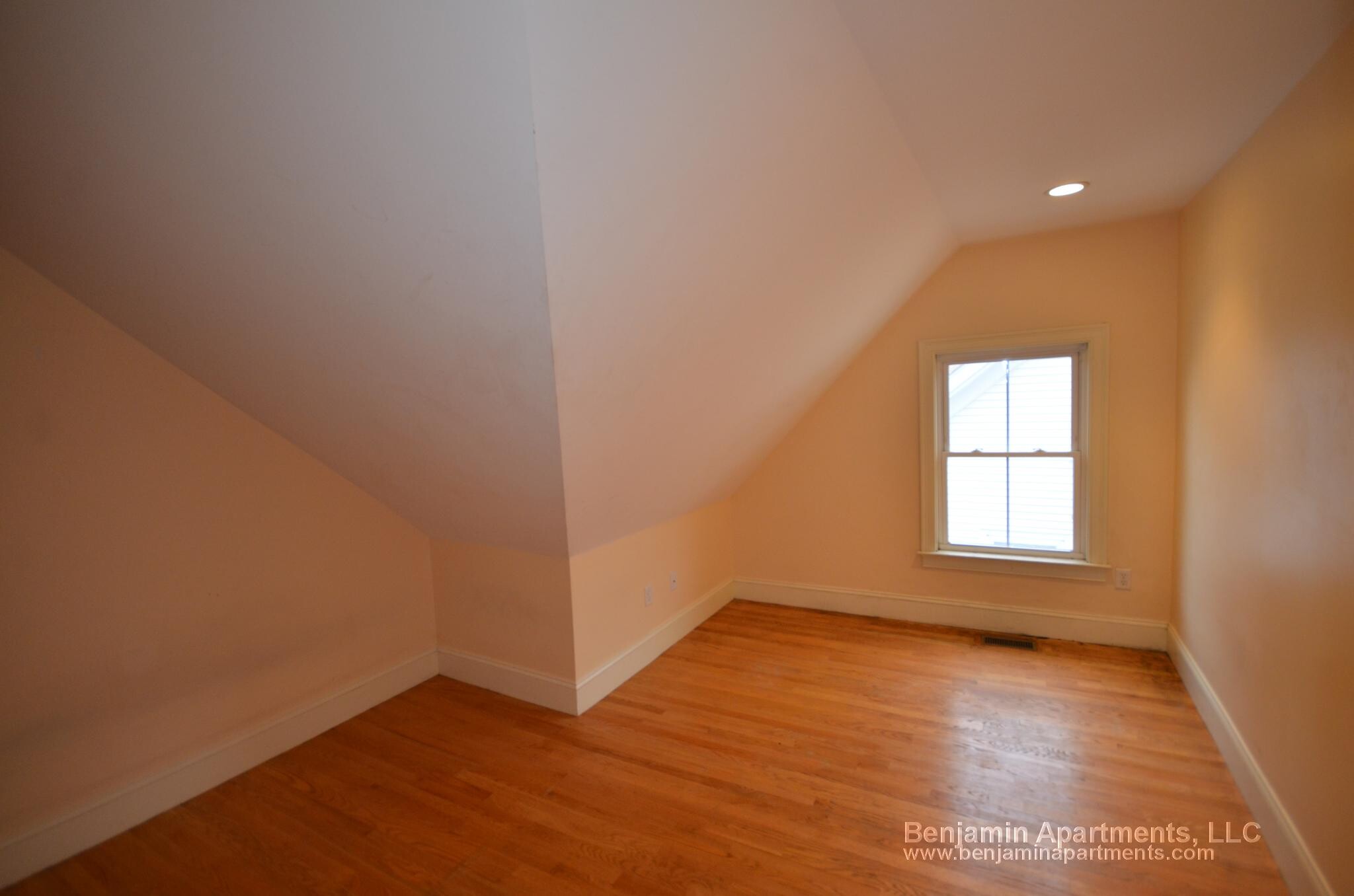 Building Photo - 25 Lothrop St