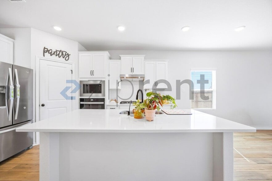 Building Photo - 7063 Sycamore Pass