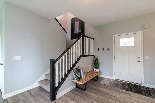 Building Photo - 15651 Fairfield Dr