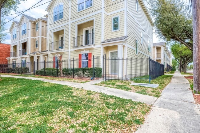 Building Photo - 1119 Palmer St