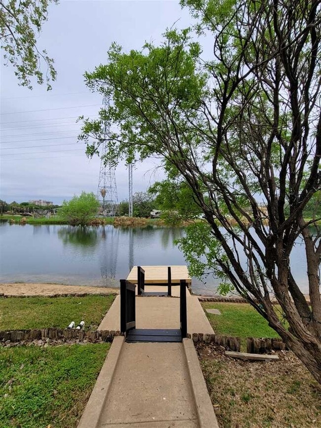 Building Photo - 200 Full Moon