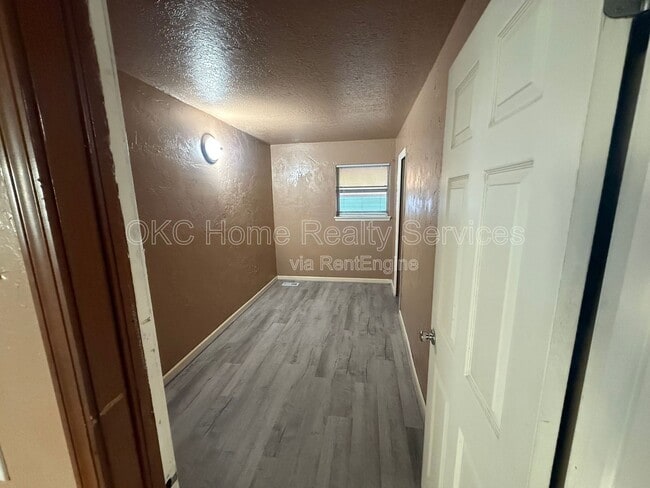 Building Photo - 118 SW 1st St