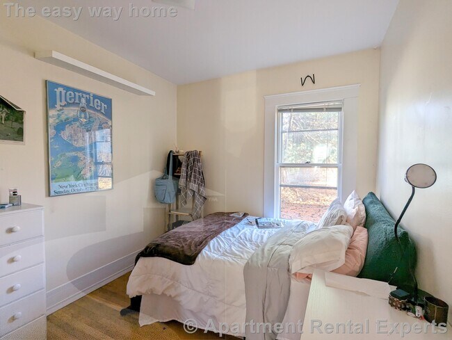 Building Photo - 28R Cherry St