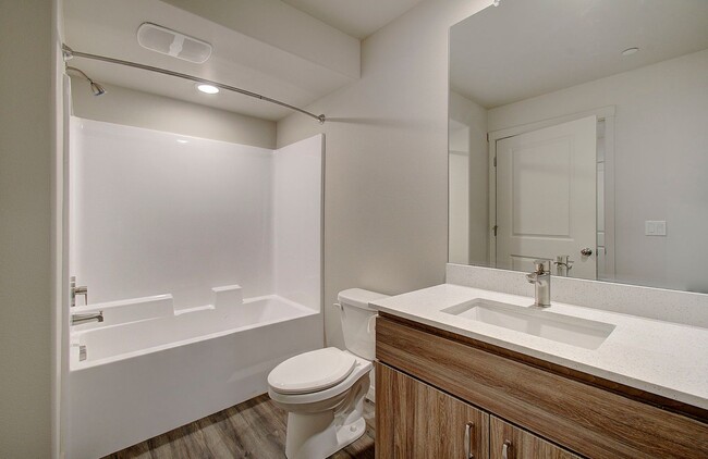 Building Photo - 404 NE 117th Ave
