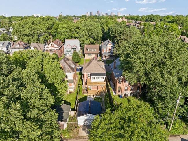 Building Photo - 382 Morrison Ave