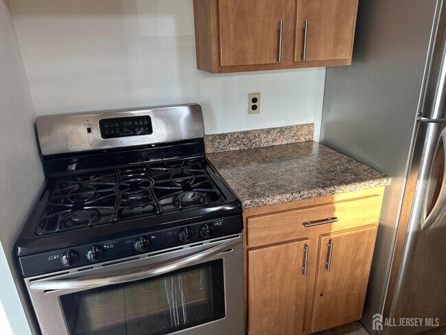 Building Photo - 142 Beverly Hill Terrace