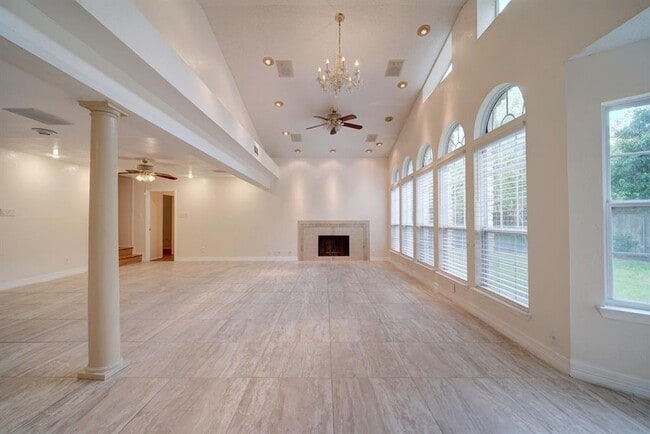 Building Photo - 10509 Doering Ln