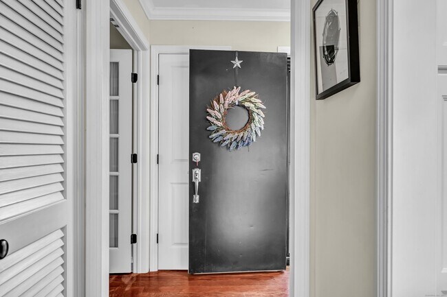 Building Photo - 123 Heritage Vlg