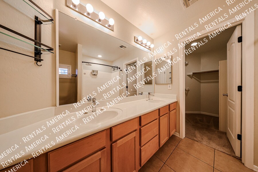 Building Photo - 17219 N 19th Run