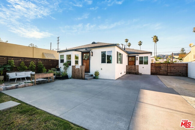 Primary Photo - 1593 Yosemite Dr