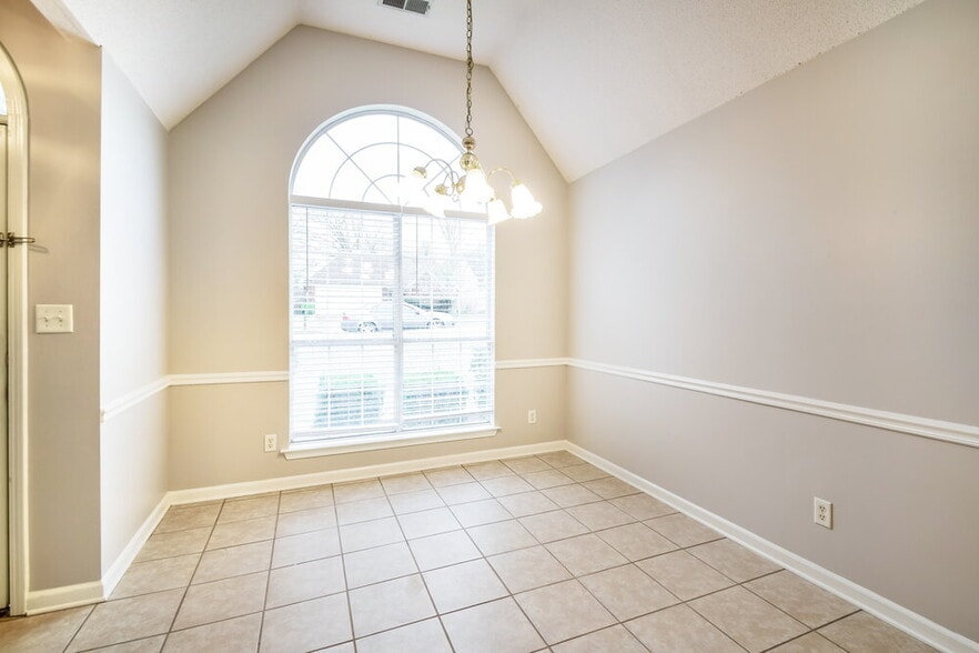 Building Photo - 7248 Bridgefield Dr