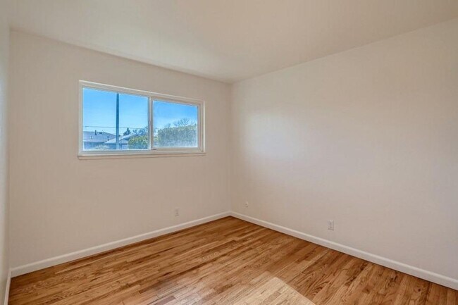 Building Photo - NICE HOME IN SACRAMENTO!!