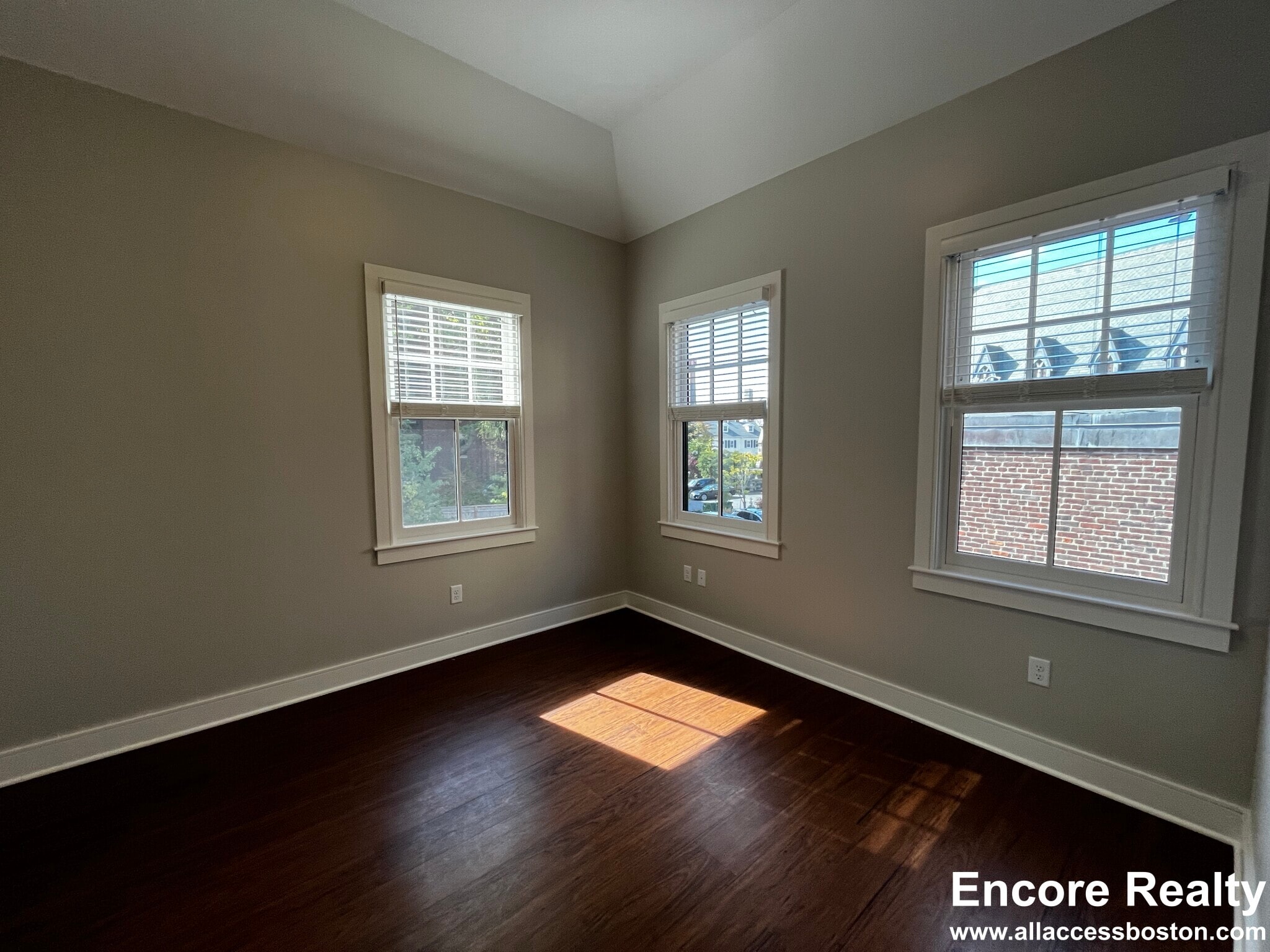 Building Photo - 39 Harvard Way