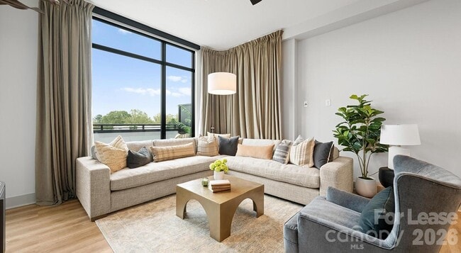 Building Photo - 2025 Cleveland Ave