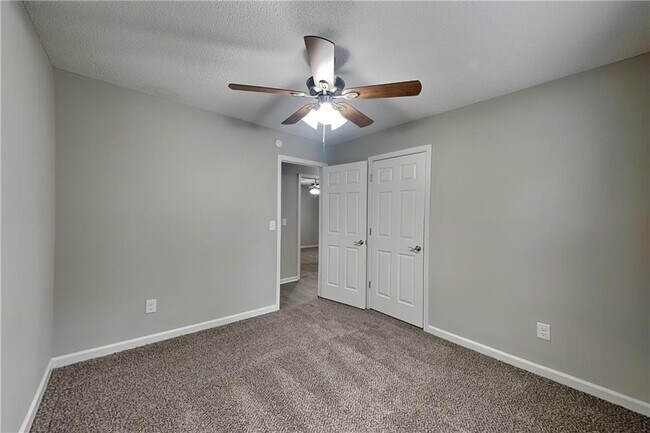 Building Photo - 214 Brookside Dr