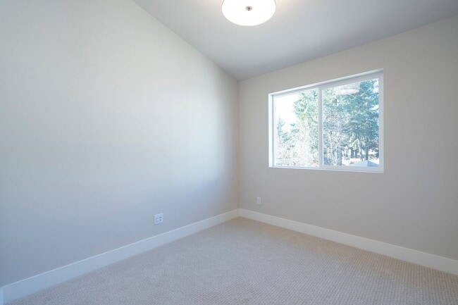 Building Photo - Beautiful 3 bed, 1.5 Bath SE Portland Rental Home!