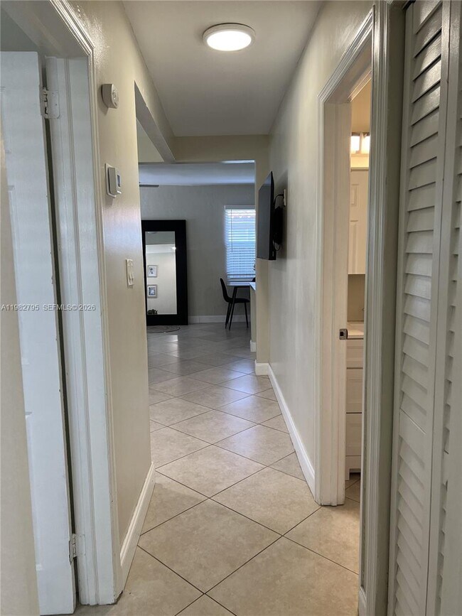 Building Photo - 2415 Grant St