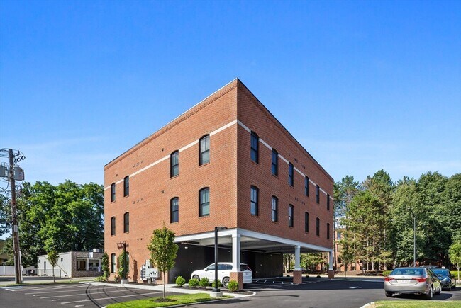 Building Photo - 198 Albion St