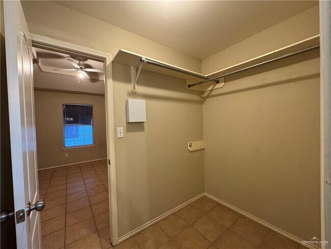 Building Photo - 29 S Dahlia St