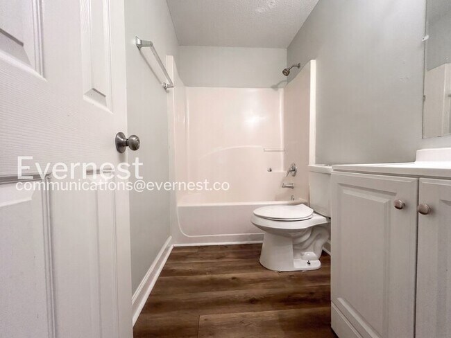 Building Photo - 5544 Bluegrass Dr