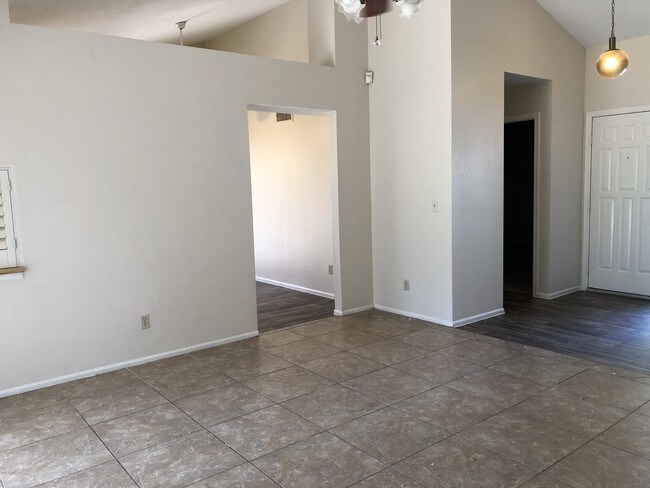 Building Photo - 5533 W Cholla St