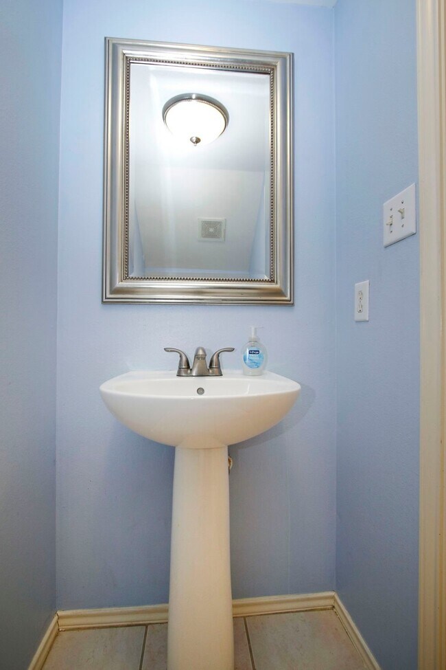 Building Photo - 16207 Waiting Spring Cir