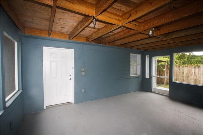 Building Photo - 1039 Woodland Ave