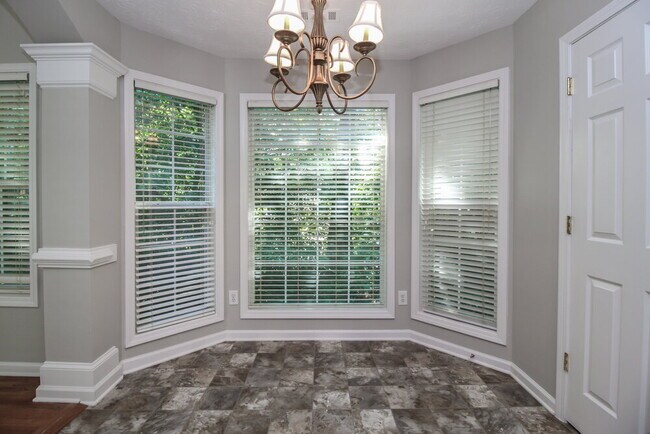 Building Photo - 35 Goldfinch Dr