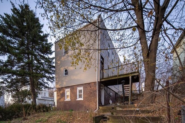 Building Photo - 56 Thompson St