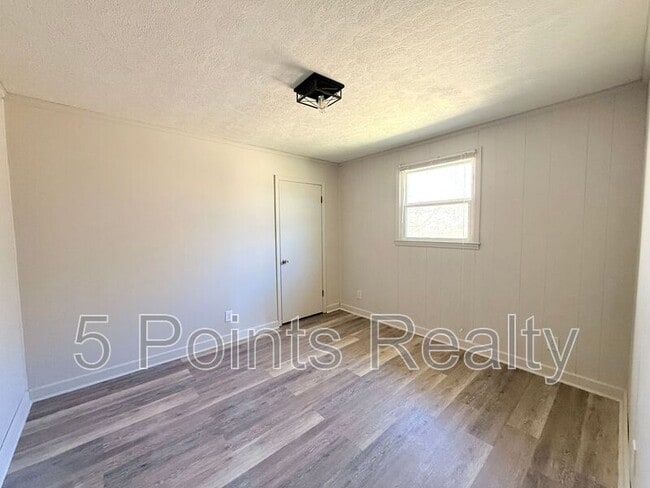 Building Photo - 2121 Bracey Cir