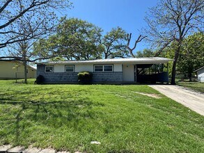 Building Photo - 3/1 in West Lampasas