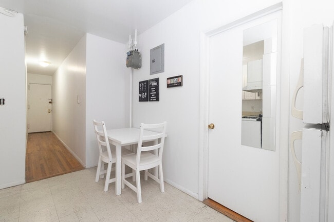 Building Photo - 1666 3rd Ave