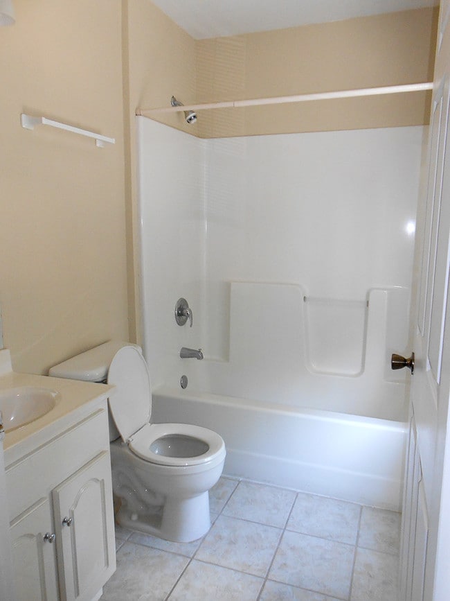 Building Photo - Lone Oak Townhomes