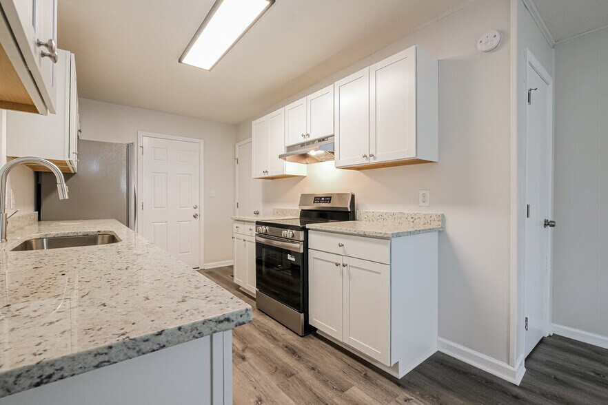 Building Photo - 2255 Emerald Castle Dr