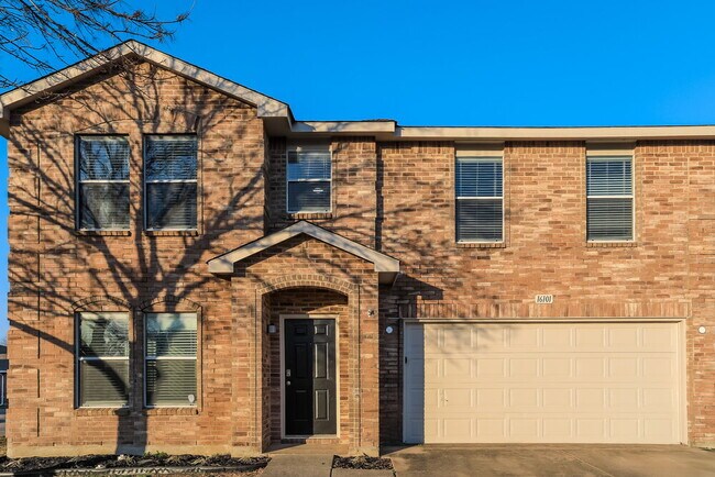 Building Photo - 16101 Hollyhill Ct