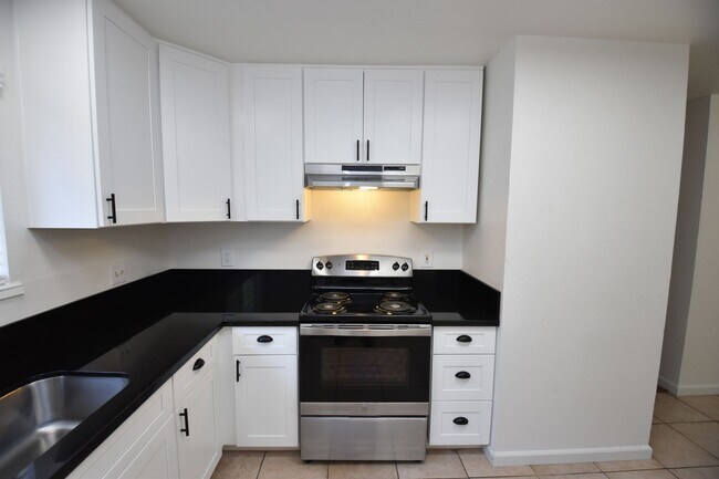 Building Photo - 4003-4003 Westporter Dr