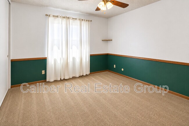 Building Photo - 518 N Carousel Pl