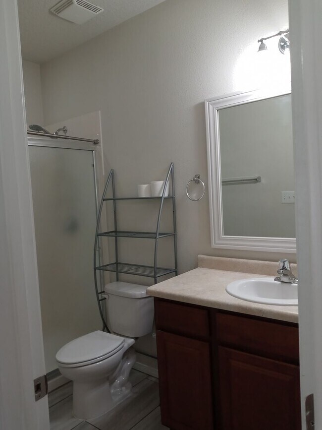 Building Photo - FOUR BEDROOMS!