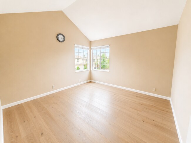 Building Photo - Welcome to this stunning 3 bedroom and 2.5 bathroom in the heart of Fremont, Ca