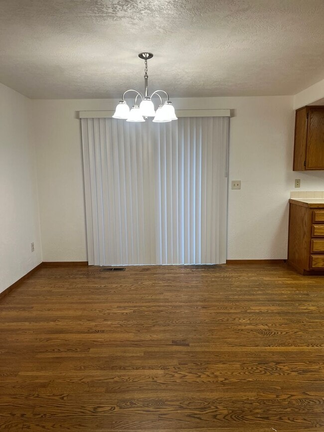 Building Photo - 3 Bedroom 2 Bath House