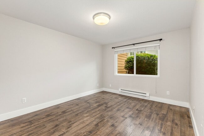 Building Photo - Modern 2 Bedroom 2 Bathroom Condo Close to Downtown Kirkland