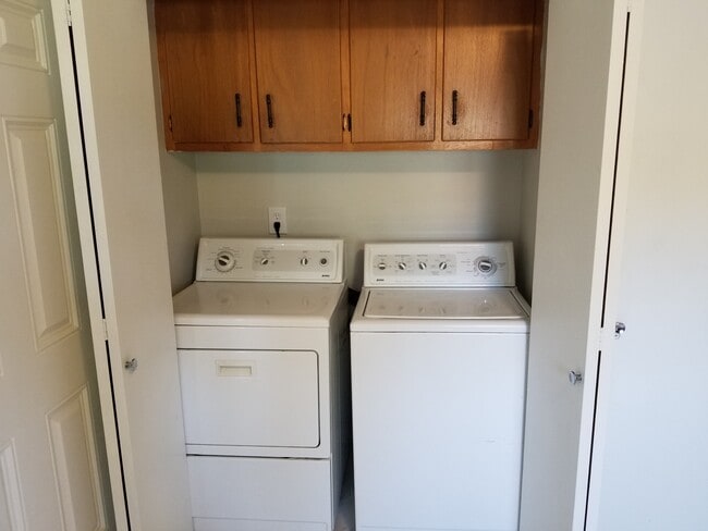 Building Photo - 209 S Hooker St