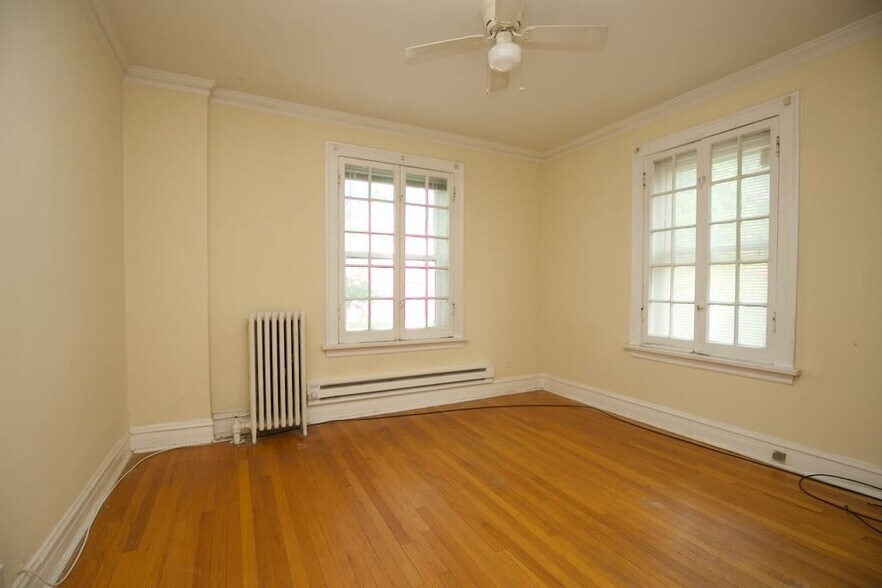 Building Photo - 918 Green Bay