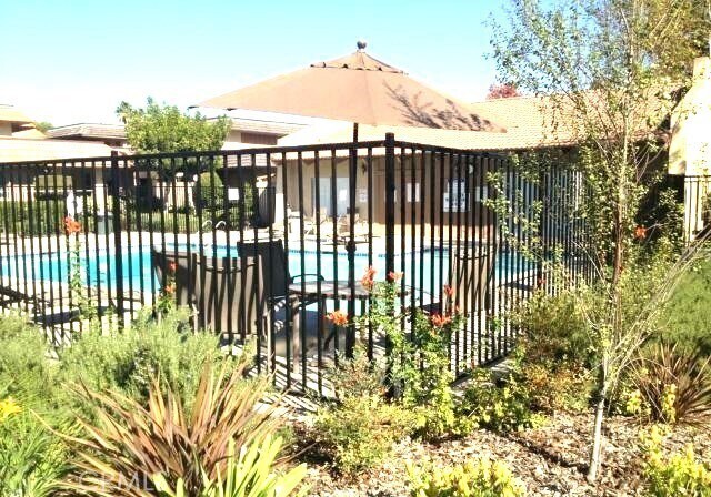 Building Photo - 1008 Las Lomas Dr