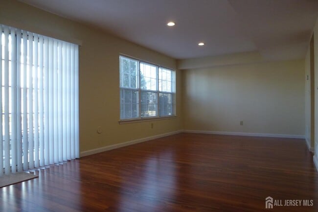 Building Photo - 601 Hampshire Dr