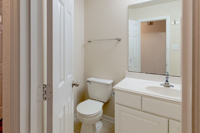 Building Photo - Charming 3-Bedroom Home in the Heart of Ho...